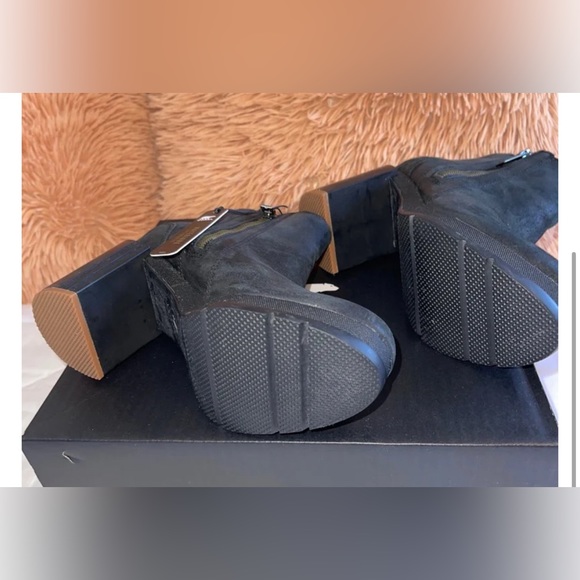 Sorel Boots - Picture 2 of 4